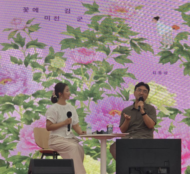더북데이_작가만남사인회 (3).jpg